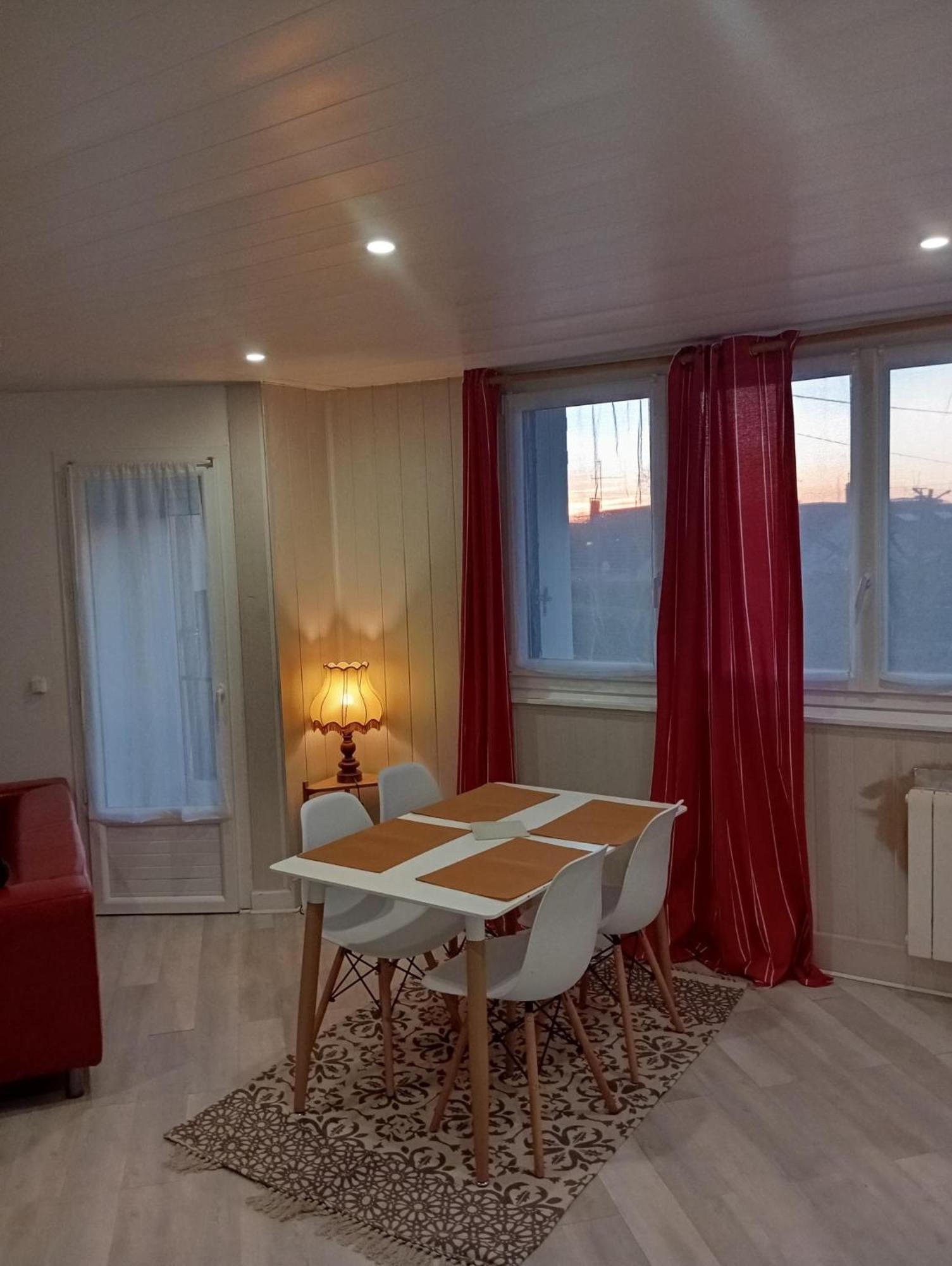 Appartement Confortable Dreux Bagian luar foto