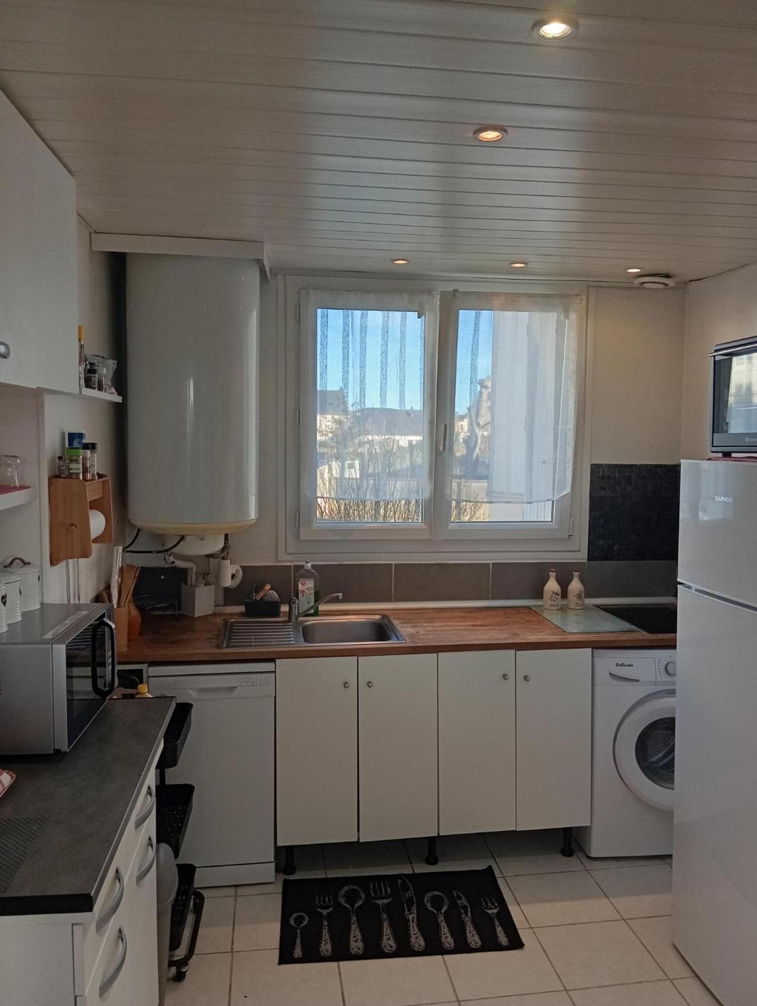 Appartement Confortable Dreux Bagian luar foto